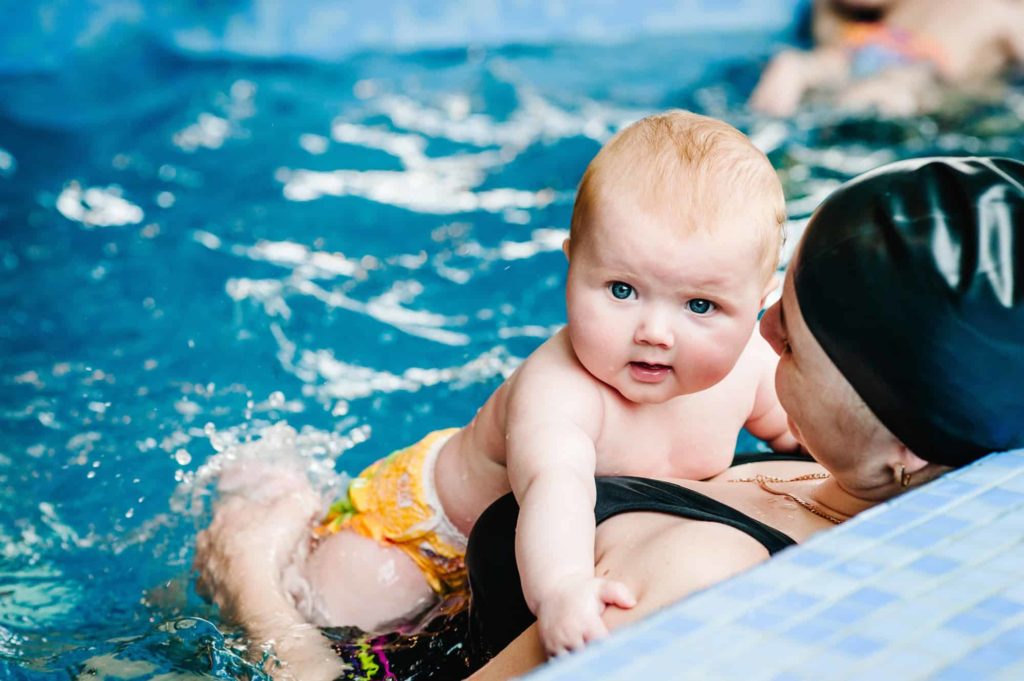 Ab welchem Alter ist Babyschwimmen sinnvoll Tipps für den ersten Kursbesuch