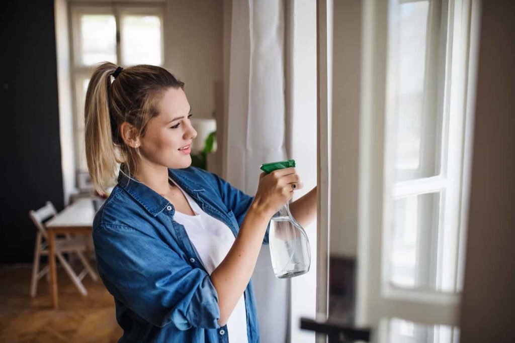 Sofortmassnahmen gegen muffigen Geruch in der Wohnung