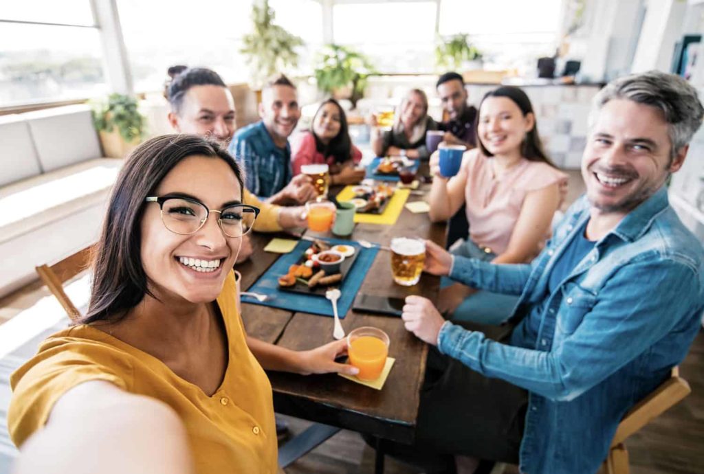 Ideen für den Osterbrunch - Köstliche Rezepte und Inspirationen für ein gelungenes Osterfest 6 Osterfrühstück Deko So wird der Tisch zum Hingucker mit den Tipps von Wiladu