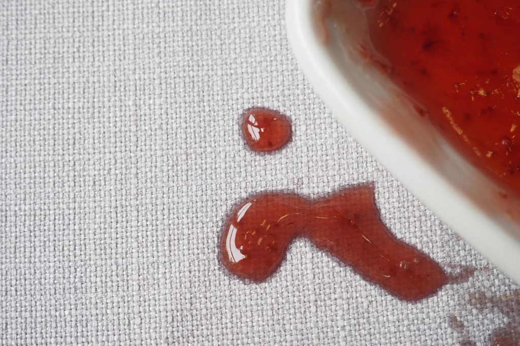 Ketchup Fleck entfernen - Bewährte Methoden für makellose Textilien 1 Ketchup Fleck entfernen schnell und ohne Rückstände mit Wiladu