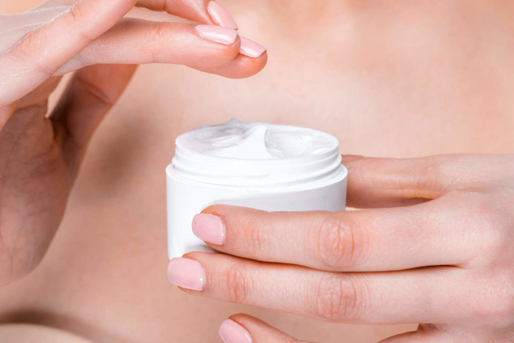 Zinksalbe für was? Anwendungsgebiete, Wirkung und Tipps zur richtigen Anwendung 5 Kleinere Hautverletzungen mit Zinksalbe behandeln bei Wiladu